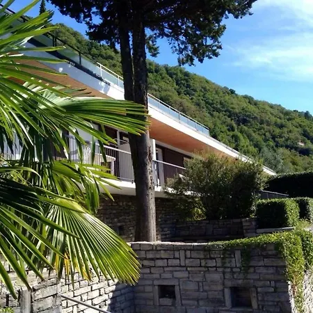 Appartamento With 2 Bedrooms A Large Terrace With Magnificent View Of The Lake