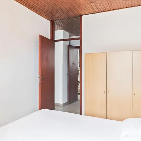 With 2 Bedrooms A Large Terrace With Magnificent View Of The Lake Pognana Lario