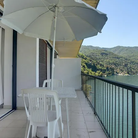 Appartamento With 2 Bedrooms A Large Terrace With Magnificent View Of The Lake