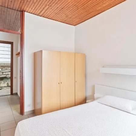 With 2 Bedrooms A Large Terrace With Magnificent View Of The Lake *