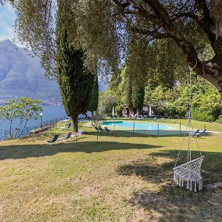 With 2 Bedrooms A Large Terrace With Magnificent View Of The Lake