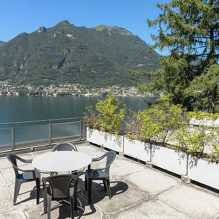 With 2 Bedrooms A Large Terrace With Magnificent View Of The Lake Appartamento