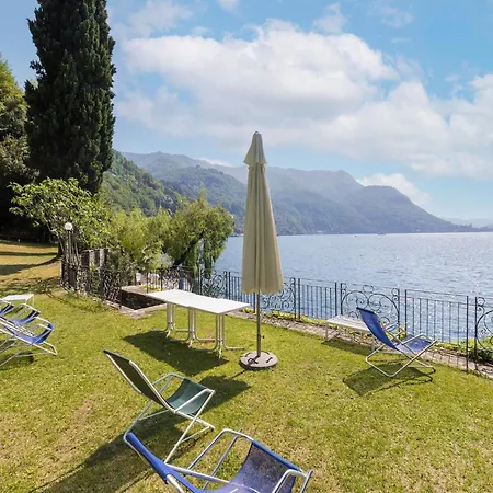 With 2 Bedrooms A Large Terrace With Magnificent View Of The Lake Appartamento Pognana Lario