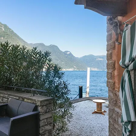 With 2 Bedrooms A Large Terrace With Magnificent View Of The Lake