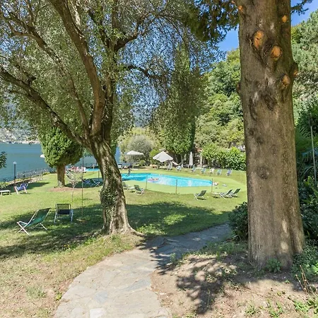 With 2 Bedrooms A Large Terrace With Magnificent View Of The Lake