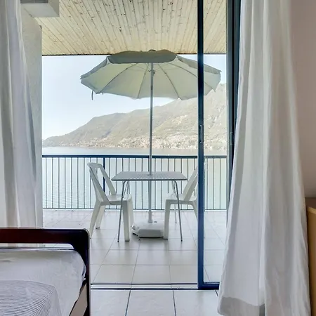 Appartamento With 2 Bedrooms A Large Terrace With Magnificent View Of The Lake