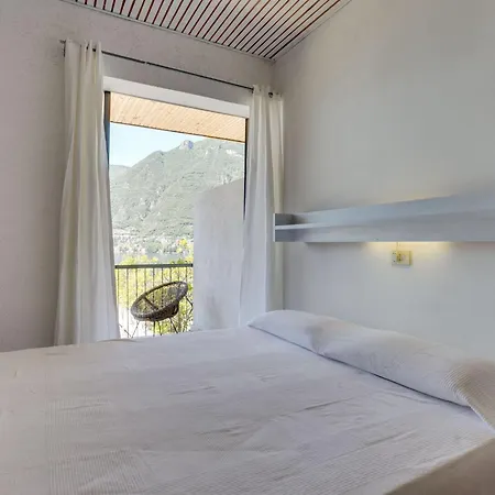With 2 Bedrooms A Large Terrace With Magnificent View Of The Lake * Pognana Lario
