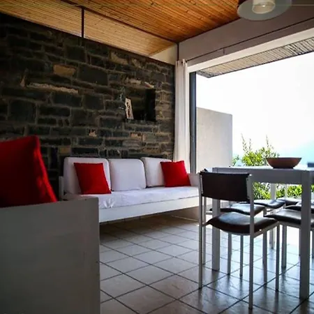 With 2 Bedrooms A Large Terrace With Magnificent View Of The Lake