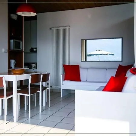With 2 Bedrooms A Large Terrace With Magnificent View Of The Lake