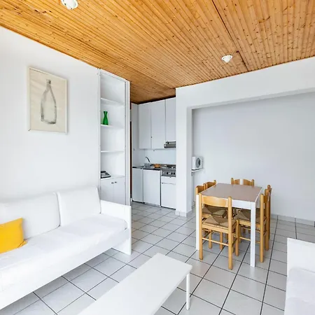 With 2 Bedrooms A Large Terrace With Magnificent View Of The Lake *