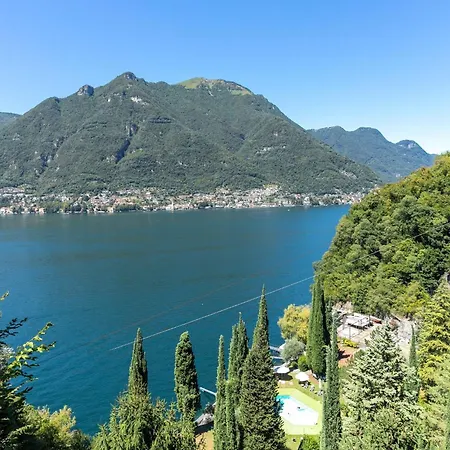With 2 Bedrooms A Large Terrace With Magnificent View Of The Lake *