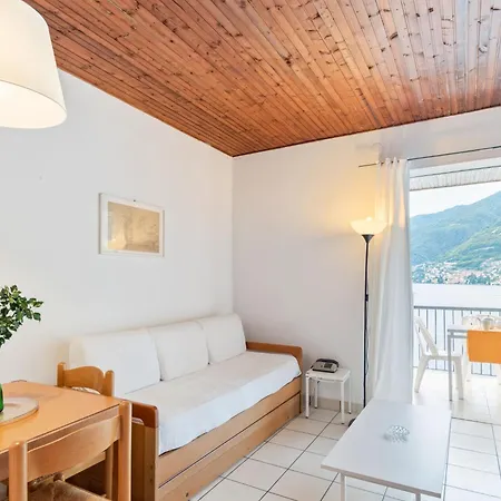 With 2 Bedrooms A Large Terrace With Magnificent View Of The Lake Apartment