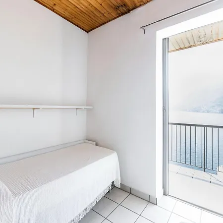 With 2 Bedrooms A Large Terrace With Magnificent View Of The Lake *