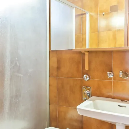 With 2 Bedrooms A Large Terrace With Magnificent View Of The Lake