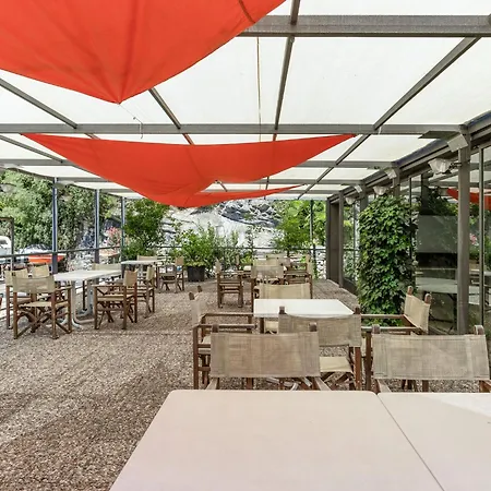 With 2 Bedrooms A Large Terrace With Magnificent View Of The Lake Pognana Lario