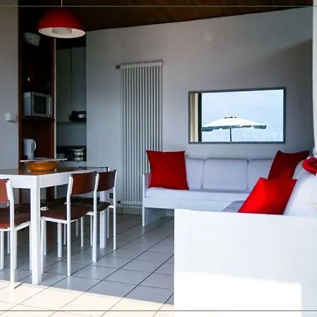 With 2 Bedrooms A Large Terrace With Magnificent View Of The Lake Apartment